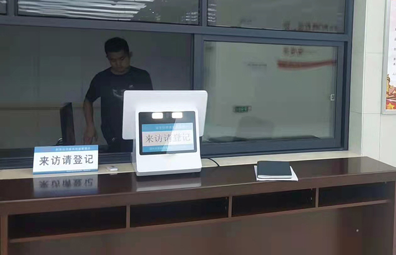 門(mén)衛管理系統訪(fǎng)客登記自助終端一體機定制加工人證比對核驗來(lái)訪(fǎng)人員信息錄入門(mén)禁閘機聯(lián)動(dòng)軟件開(kāi)發(fā)